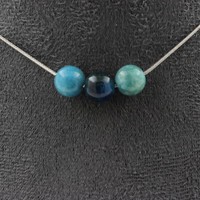 Mineralien Und Edelsteine. Halskette 3 Perlen Apatit 8 Mm. Kette Aus Edelstahl