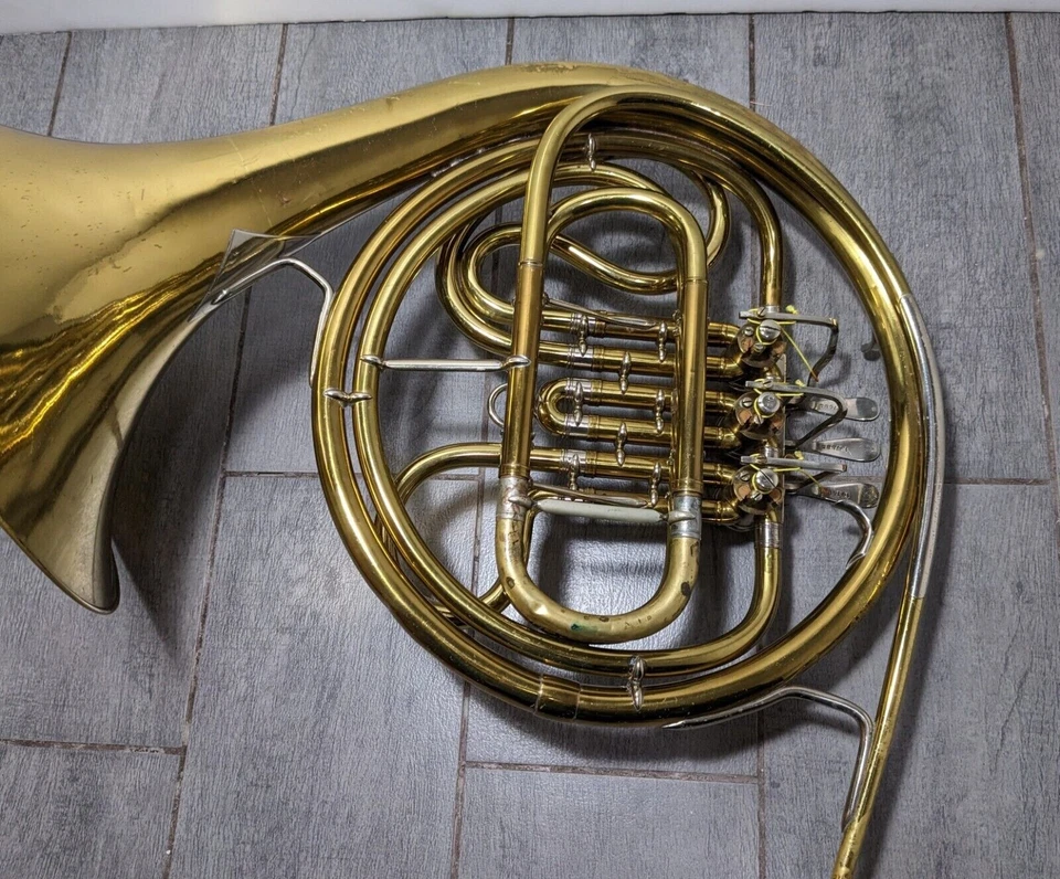 Cuerno francés H. N. White King HN de colección de los años 30 con 2 boquillas y estuche Foto 3 de 4