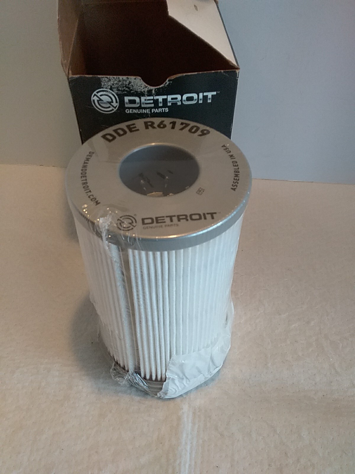 Detroit DDE R61709 Fuel Filter Genuine Parts Water Separator 