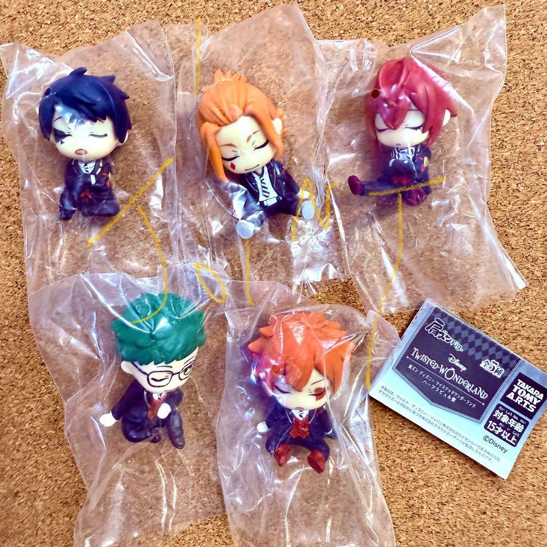 Disney Twisted Wonderland HEARTSLABYUL dormitory Shoulder Zun Fig