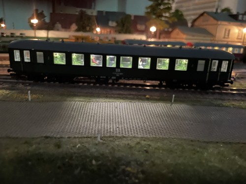 BRAWA 46161;  4-achs. Sitzwagen 2.Kl.-Eilzugwagen-beleuchtet-ex C4i-36-DR-Ep. IV | Zustand: Gebraucht