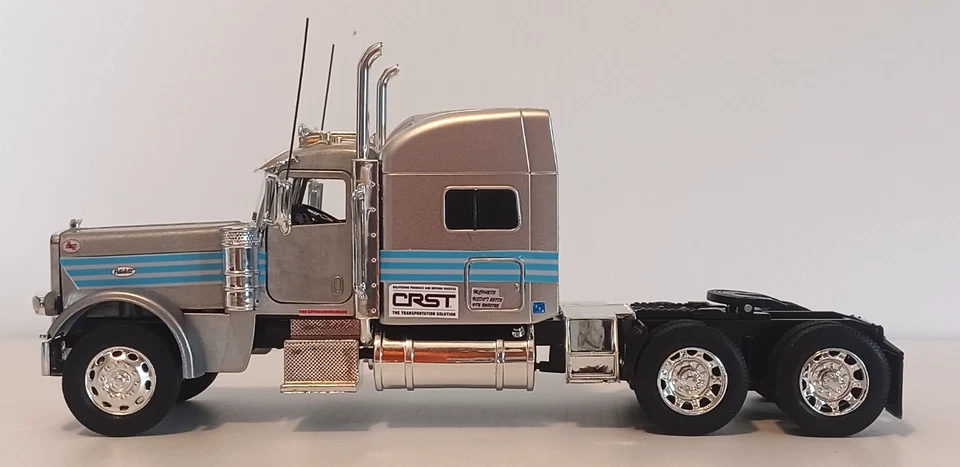 New Ray 1/32 Scale Peterbilt 389 Truck and Trailer Customized - Image 3 of 4