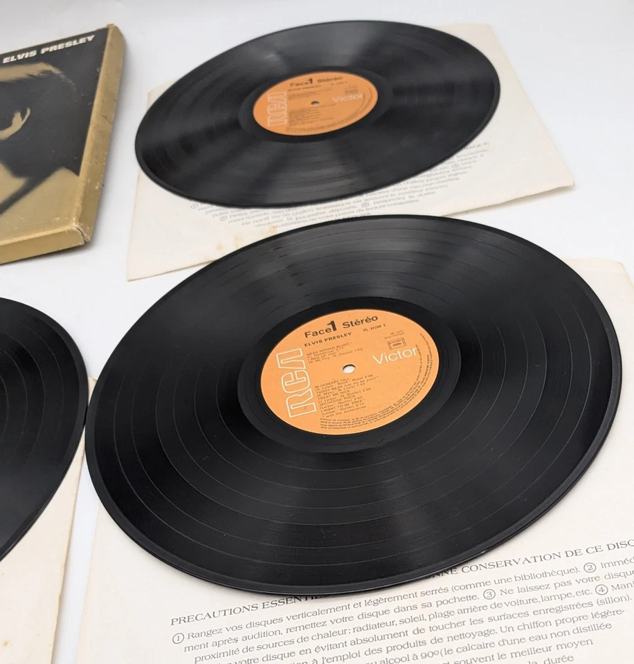ELVIS PRESLEY SELF TITLED RCA # PL 42298 - 3 LP BOX SET FRENCH PRESS '77 - EX - Image 2 of 4