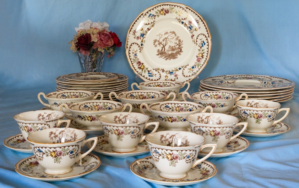 Royal Doulton The Beaufort Dinnerware Set. 42 Pieces. Made in