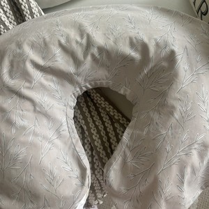 baby boppy pillow gently used. Wheat grass pattern. Removable pillow case.