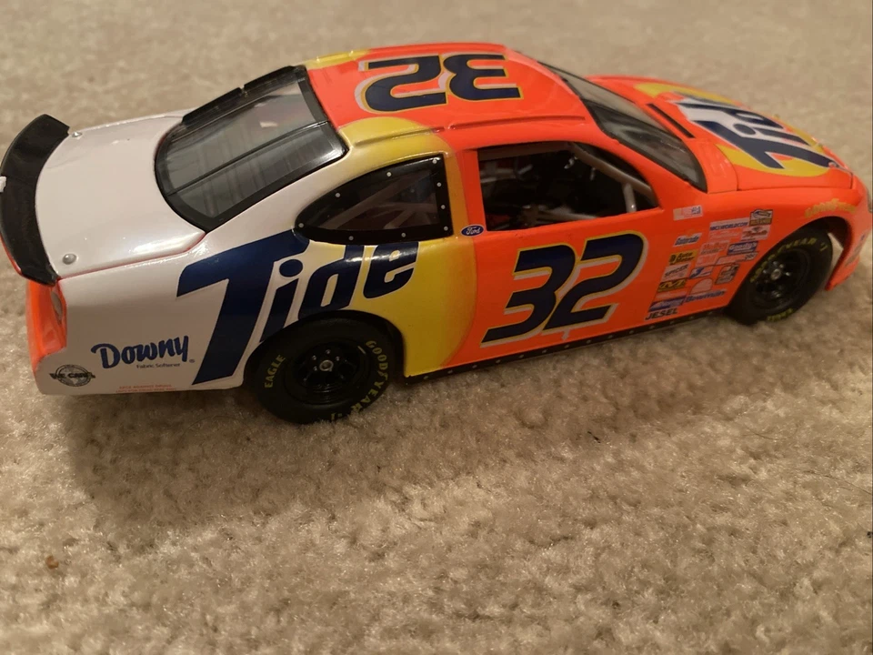 #32 Scott Pruett 2000 Ford Taurus Tide 1:24 NASCAR Hot Wheels Racing - Image 3 of 4