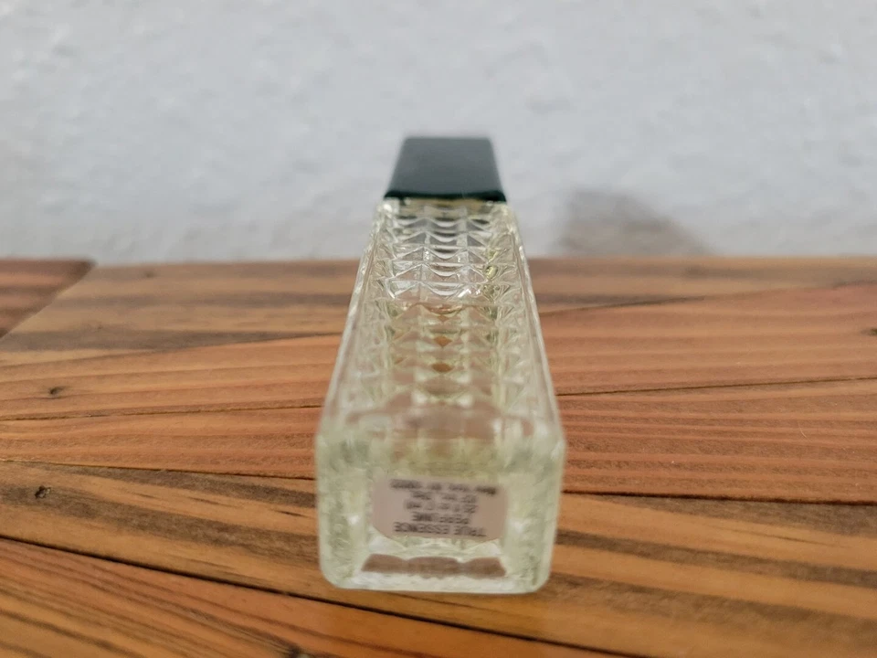 De colección TRUE ESSENCE Perfume Sara St. James .25oz 7ml Cartera Splash Tamaño de Viaje  Foto 2 de 2