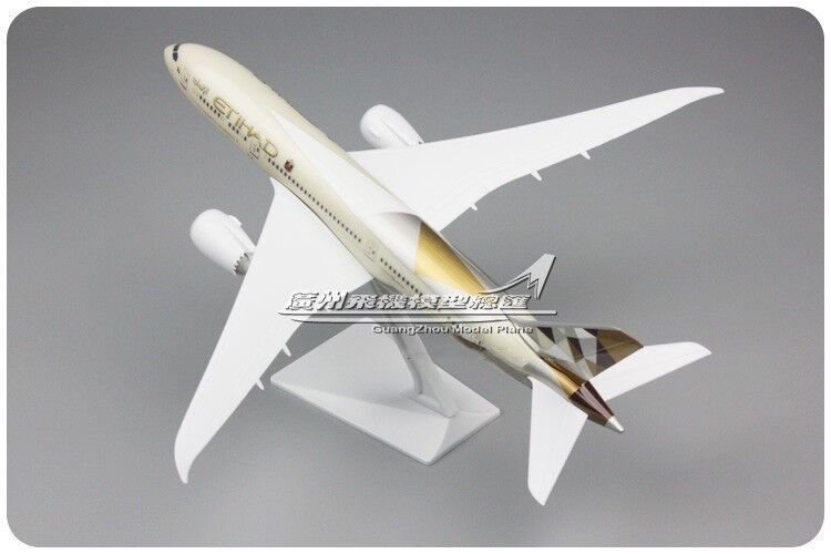 31CM 1:200 ETIHAD BOEING 787-9 Passenger Airplane ABS