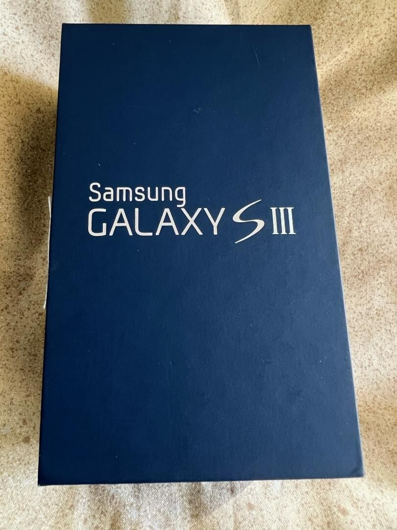 Samsung Galaxy S III SPH-L710 16GB Pebble Blue original box