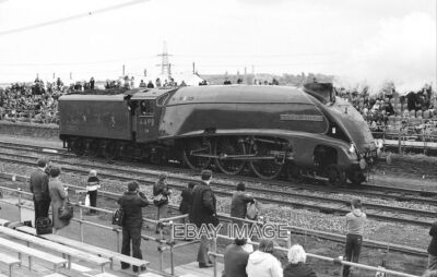 PHOTO  LNER CLASS A4 PACIFIC NO. 4498 SIR NIGEL GRESLEY AT RAINHILL.
