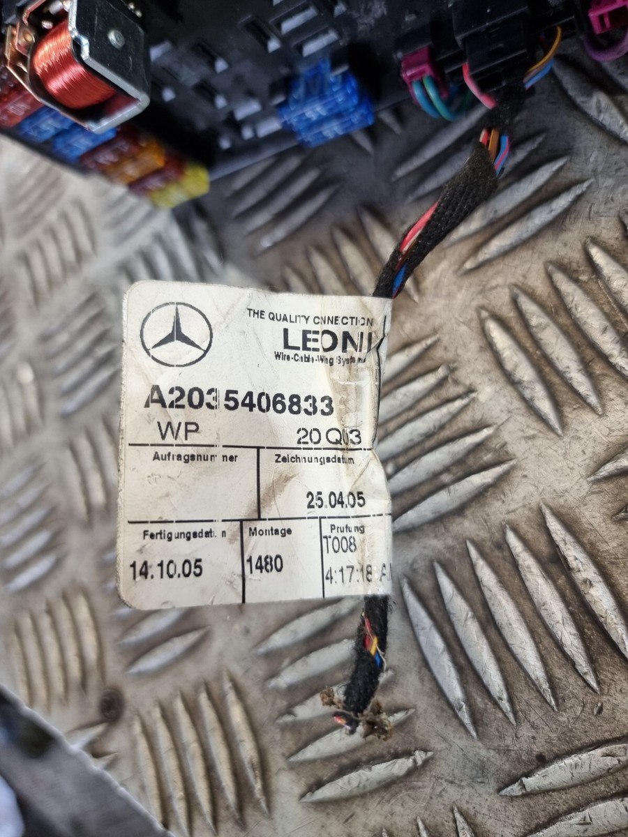 MERCEDES BENZ C CLASS FUSE BOX A2118209126 AUTO C180 W203 SALOON 