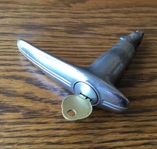 1935~1936 Chevrolet TRUNK HANDLE w/KEY vtg 1930s GM deck lid lock-