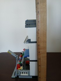 Lego City 8403 - City House - Retired Set With Minifigures no box manual