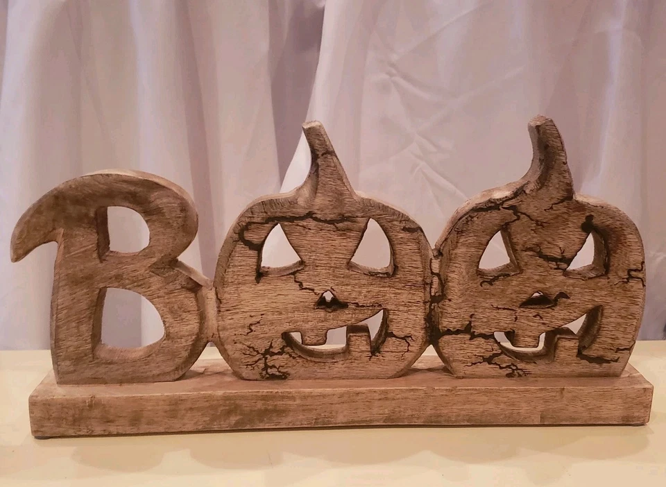 "BOO" Tischdeko Halloween Holzschild Buchstabe "B" und 2 Jack-o-Laternen.