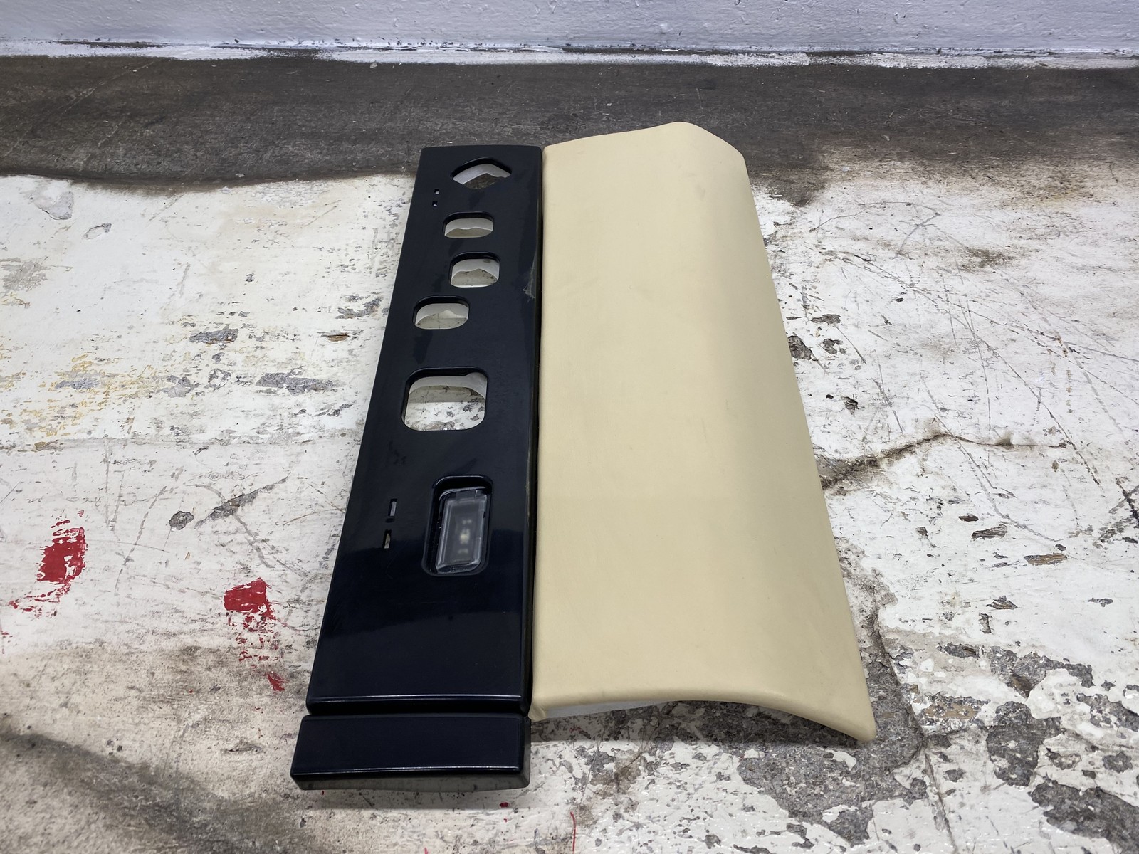 2010-2020 BENTLEY MULSANNE OEM FRONT RIGHT DASH KNEE BOLSTER TRIM COVER PANEL