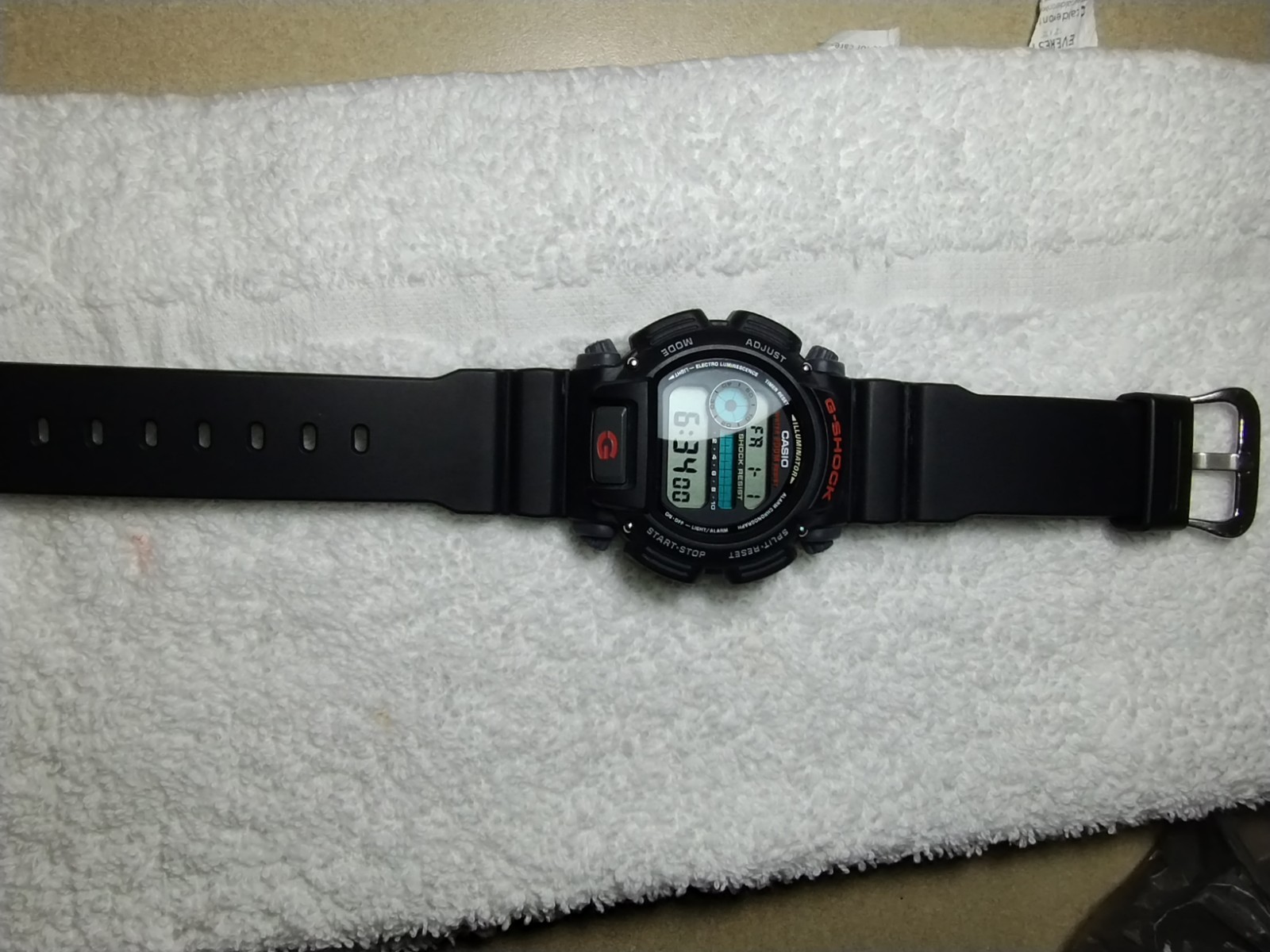 Men's DW-9052-1V Wristwatch - Casio G-SHOCK Black - vintagewatches.pk