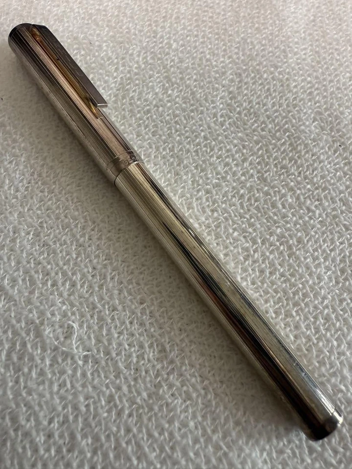 PLUMA ESTILOGRÁFICA DUNHILL PLATA ESTERLINA CON PLUMÍN MEDIANO - HECHA EN JAPÓN RARA Foto 4 de 4