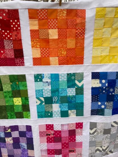 Handmade Quilt Top, Ready to finish -Scrappy rainbow squares - 44 x 44" - Bild 6 von 8