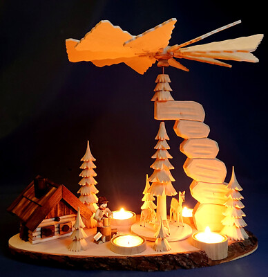 Teelicht Pyramide hand- geschnitzt Waldmotiv Räucherhaus Erzgebirge Schnitzerei