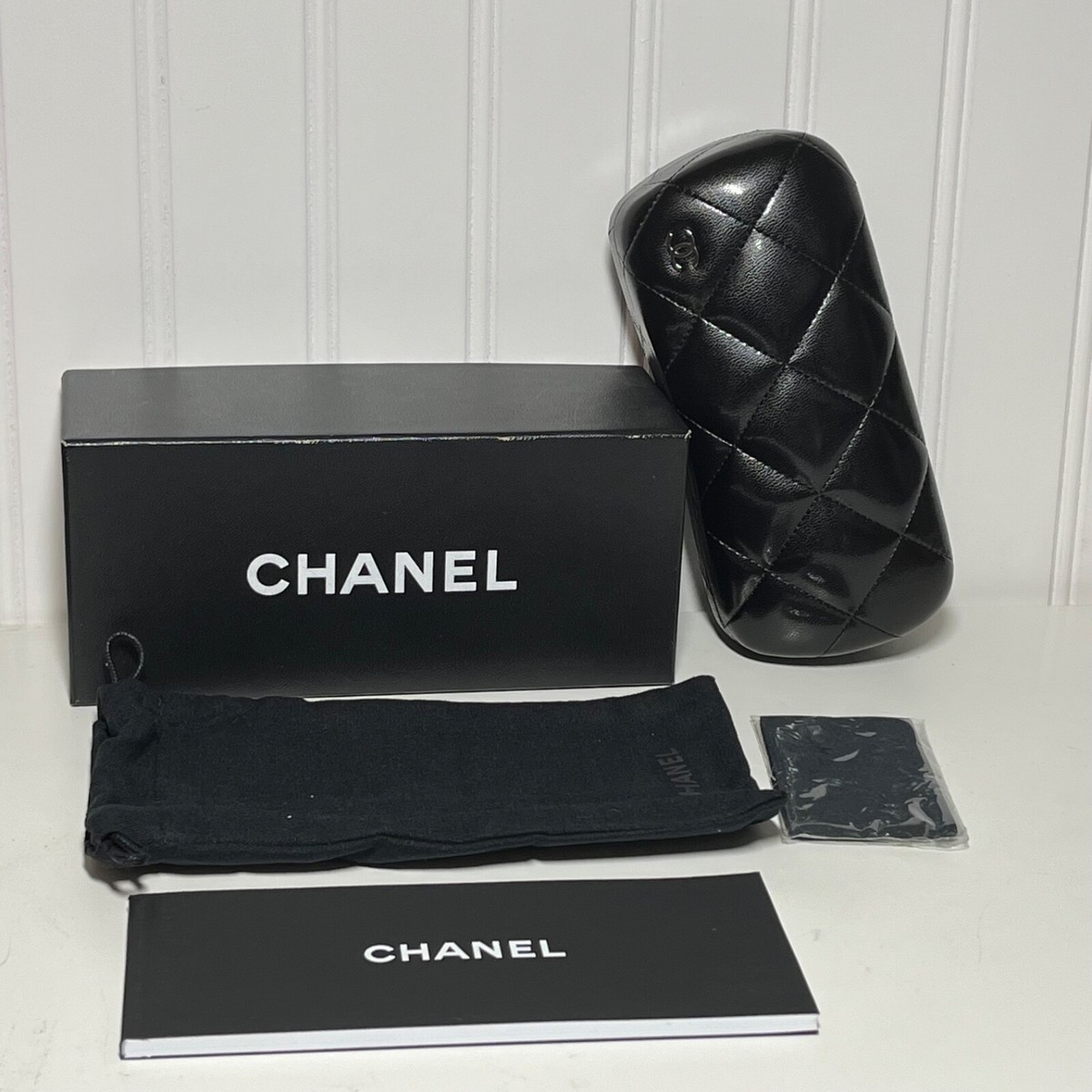 CHANEL シャネル サングラスケース Matelassé Reg. Chanel Sunglasses Eyeglass Quilted Tufted Case, Storage bag