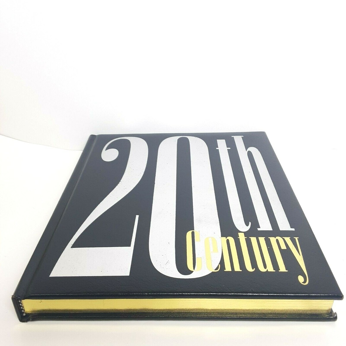 洋書 National Geographic Eyewitness to National Geographic Eyewitness to the 20th Century: An Illustrated