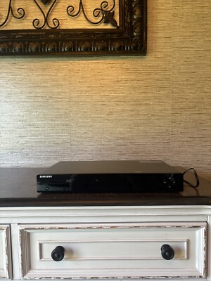 SAMSUNG BLU-RAY / DVD DISC PLAYER BD-P1500, 1080P FULL HD NO REMOTE