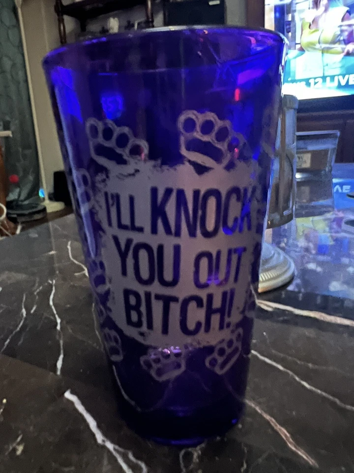 2 vasos de pinta Tap Out de 16 oz púrpura rosa knockout vasos Tapout tazas de lucha Foto 3 de 3