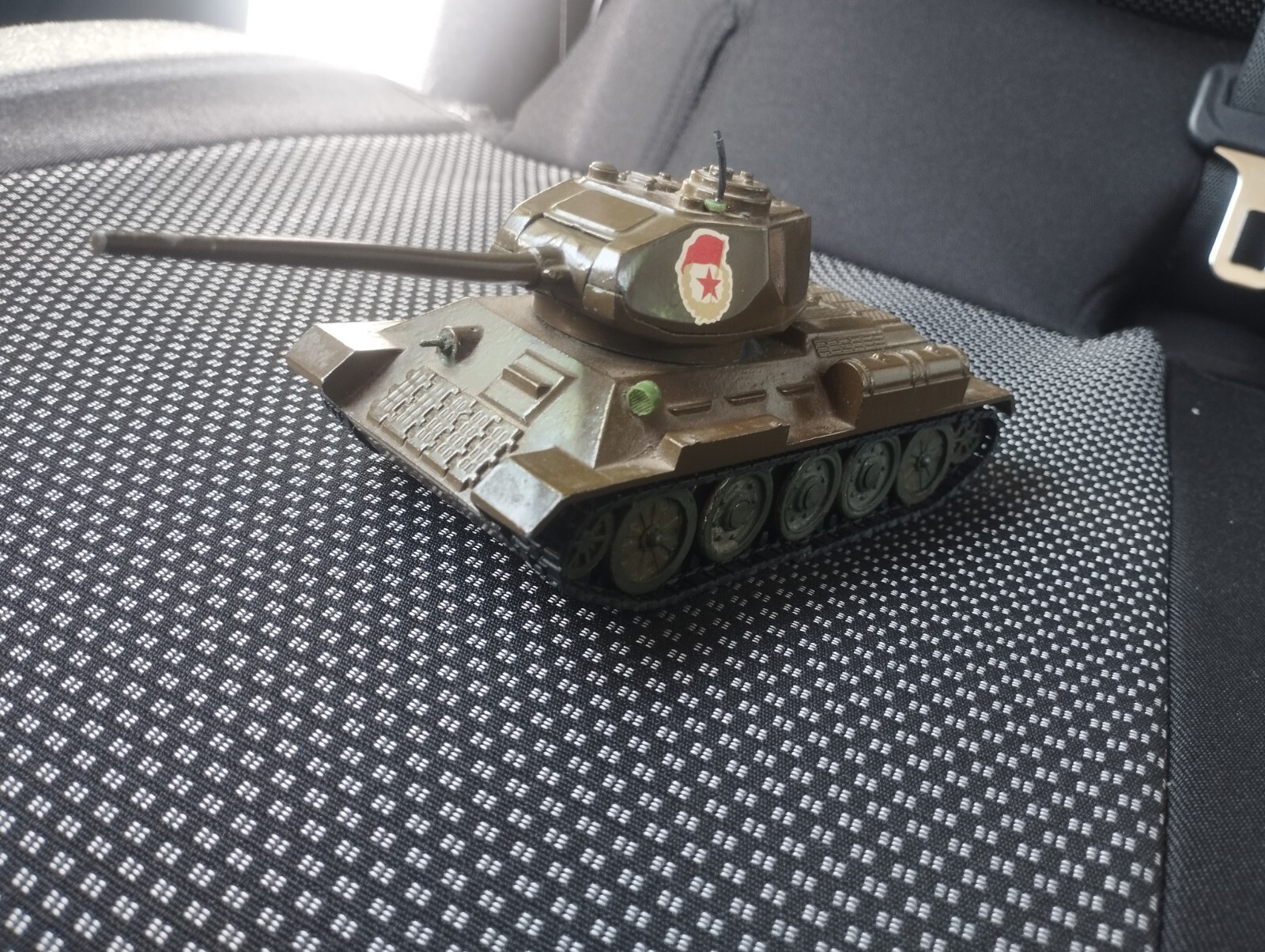 T-34 tank Soviet russian USSR vintage original military toy model scale 1:43 — image 1