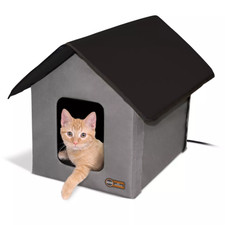 K H Pet Products Outdoor Heated Kitty House Cat Shelter