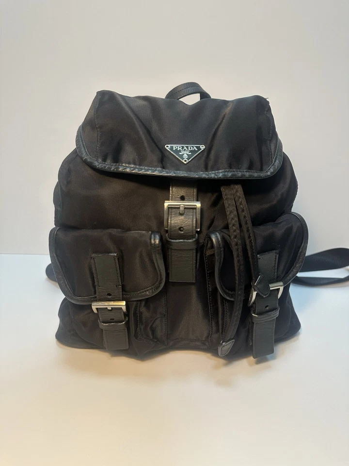 Mochila Prada grande preta de náilon e couro com fivela e cordão - Imagem 3 de 4