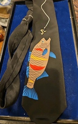 Vicky Davis NY Mens Silk Tie Getting Hooked Fishing Hook Worm On Line Vintage