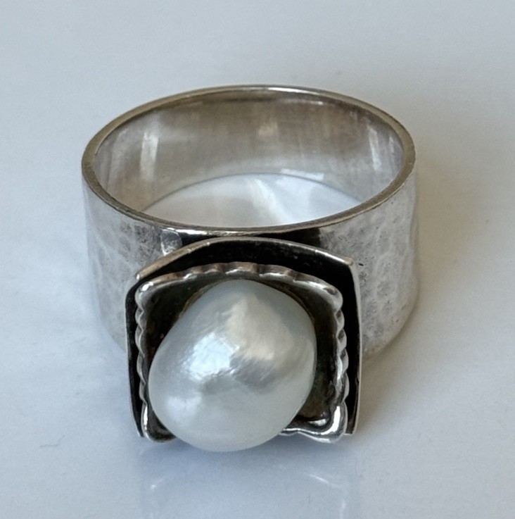 Silpada Ring 925 Sterling Silver Hammered Freshwater Pearl Ring