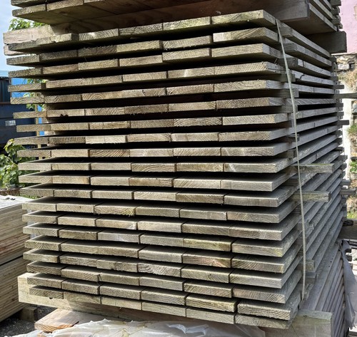 CLEARANCE LARCH, CEDAR & TREATED SOFTWOOD CLADDING FENCING BOARDS. GREAT VALUE! - Picture 16 of 37