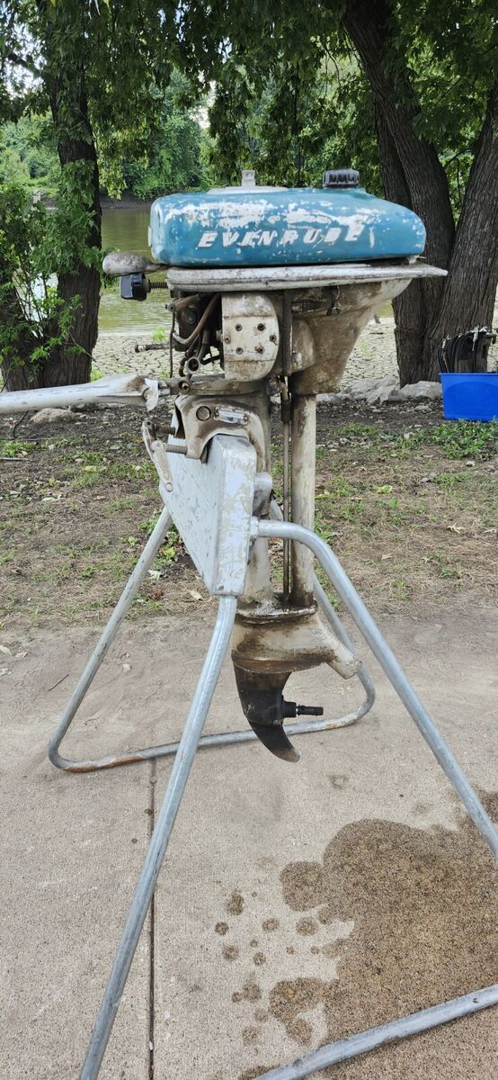Vintage OMC Evinrude Model 4404 Zepyhr 2 Stroke 4 Cylinder Vintage OMC Evinrude Model 4404 Zepyhr 2 Stroke 4 Cylinder