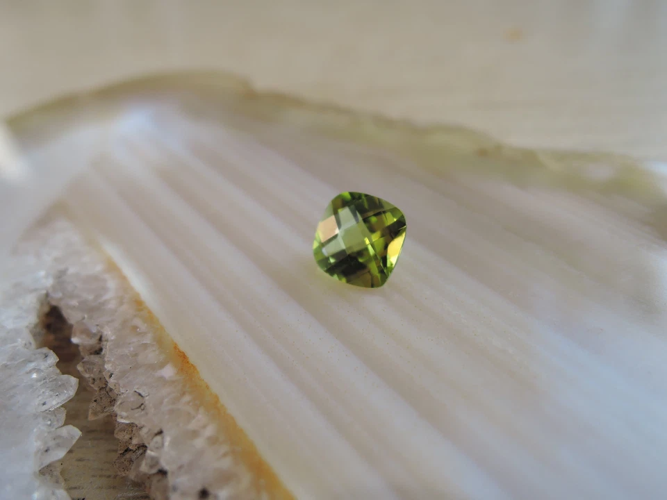 Echter Peridot Antik facettiert Edelstein Fasserstein 68 - Bild 2 von 4