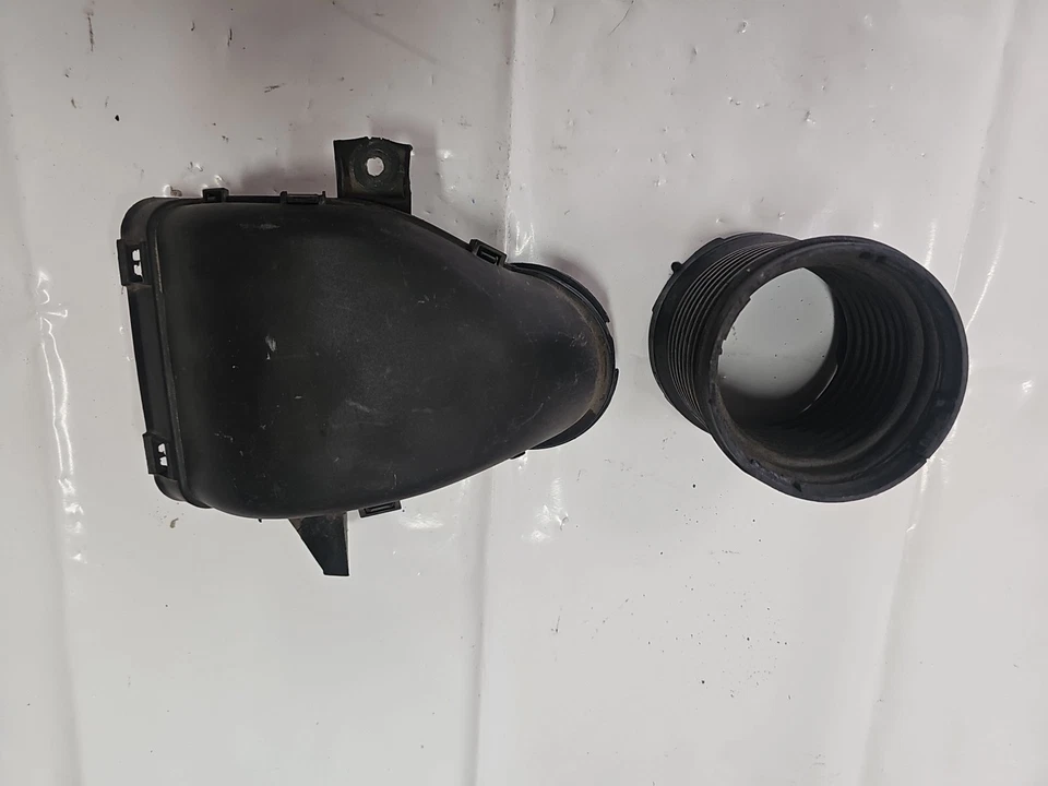 Volvo C30 S40 V50 Engine Air Intake Hose Upper Genuine 30677427 OEM - Image 4 of 4