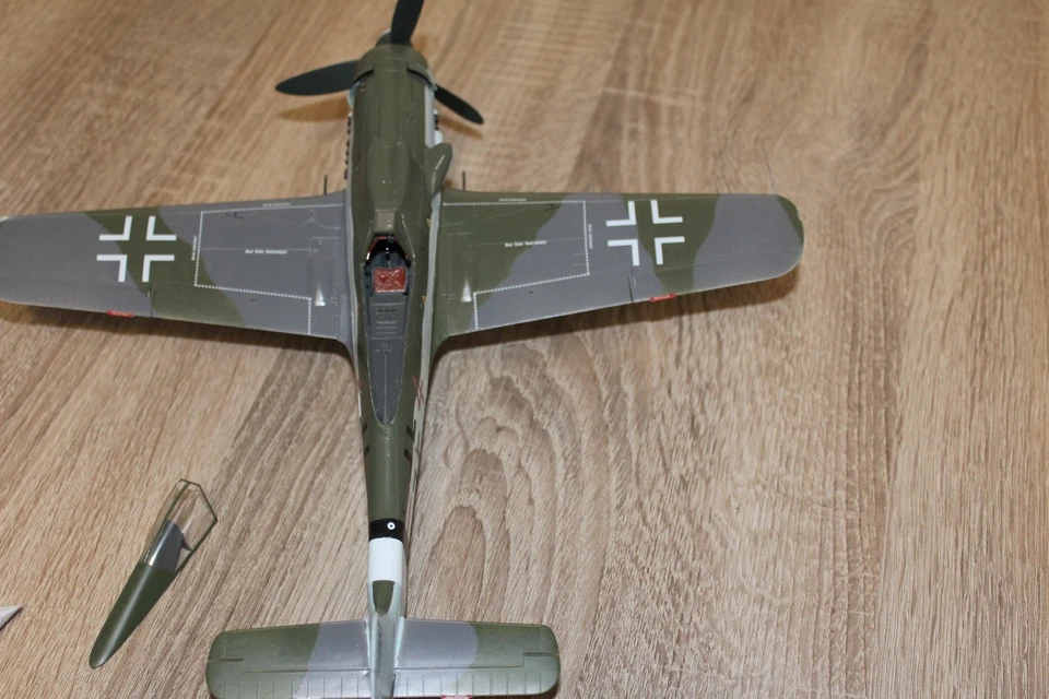 Flugzeug Plastkmodell 1:32 - Bild 2 von 2