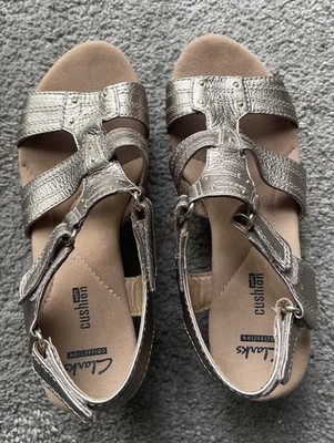 CLARKS WOMENS ANTIQUE GOLD DRESS UP WEDGIES NICE SIZE 7-FREE SHIP