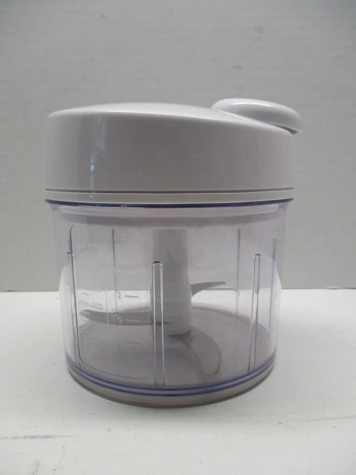 The Pampered Chef Manual Food Processor Item 2581 Chopper 3 cups 5.5" - Image 2 of 4