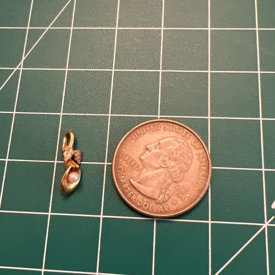 Landstrom's Black Hills Oro 10K Cala Lirio Hoja de Uva Perla Dije Colgante Pequeño Foto 4 de 4