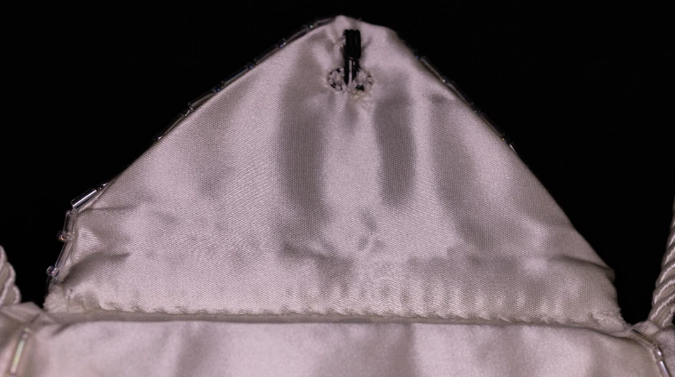 Godey’s 1861 Reproducción Cuentas a Mano-Crema Satén con Cuentas de Cristal-Nuevo Foto 3 de 3