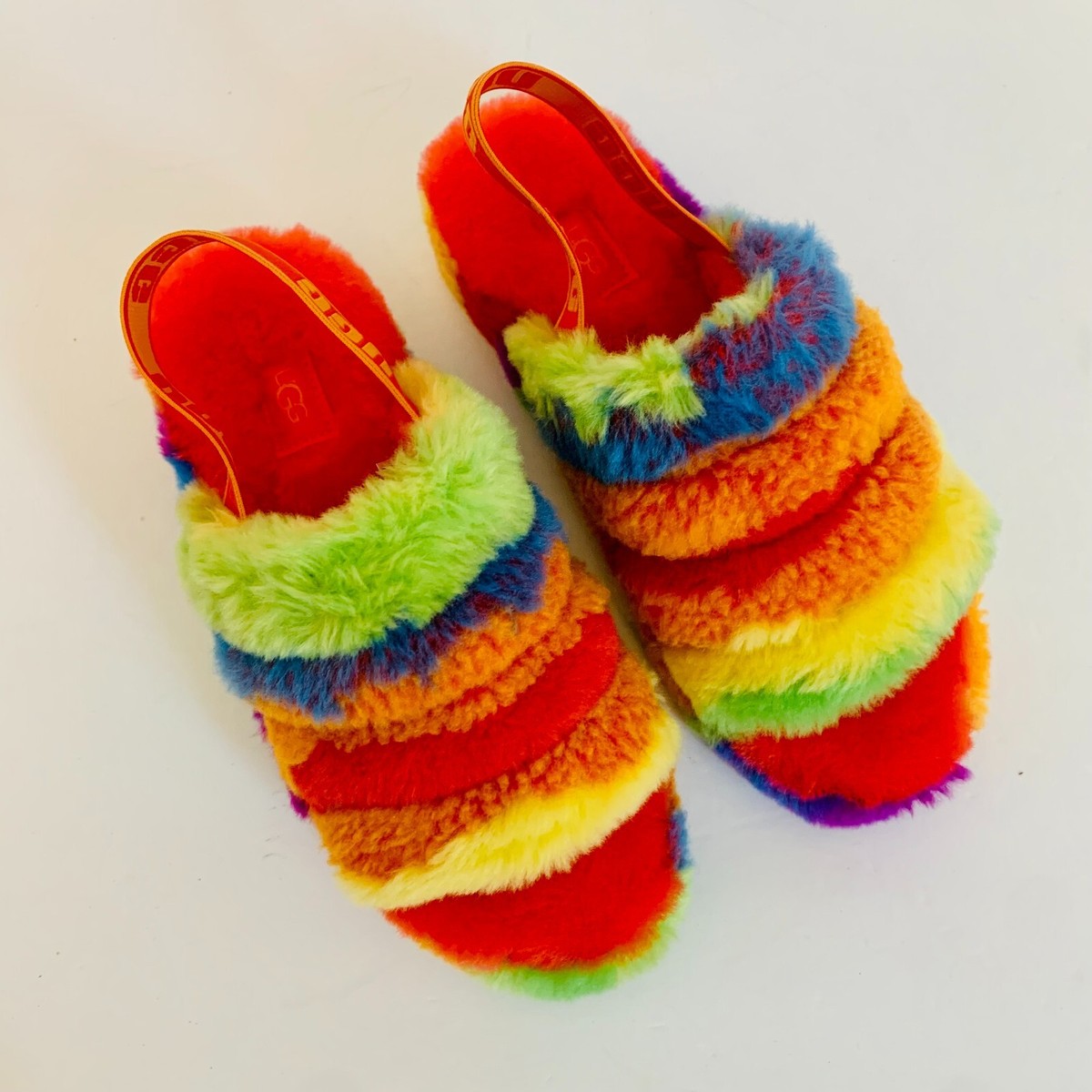 レディース 希少 UGG W FLUFF YEAH PRIDE RAINBOW サンダル 虹