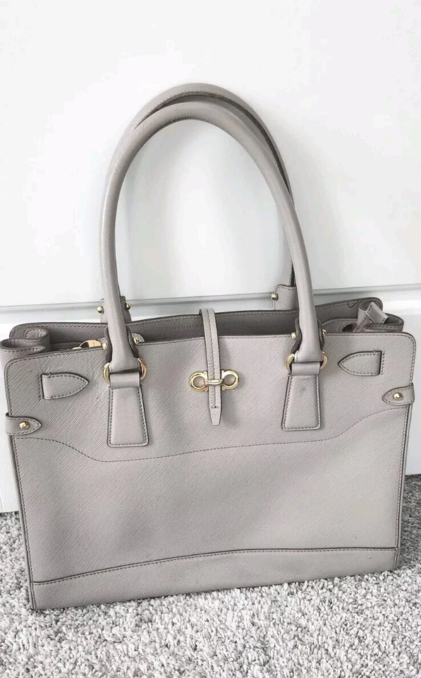 Auténtico bolso de mano Salvatore Ferragamo gris dorado detalles Foto 2 de 4