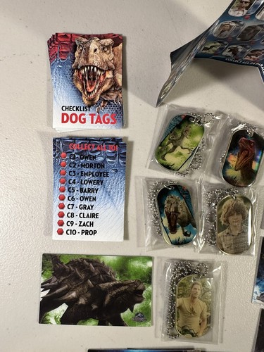 Lotto etichette per cani Jurassic World (5) e adesivi (11) - Foto 3 di 7