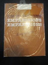 Emporium EMPRESSIONS Vintage WHITE Nylon PANTYHOSE - Size D - 1980's