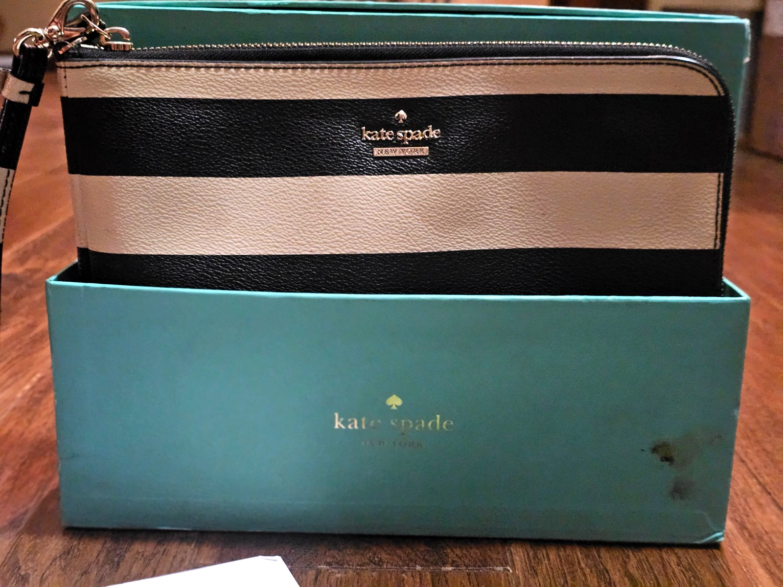 Kate Spade Everpurse Quentin Black & White Clutch Charge your iPhone with Box