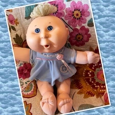 Cute Vintage Cabbage Patch Kids Doll Girl Blonde Blue Eyes Baby Preemie Hasbro