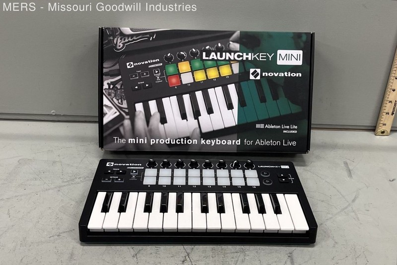 Novation Launchkey Mini MK2 25-Key USB MIDI Keyboard Controller with Box