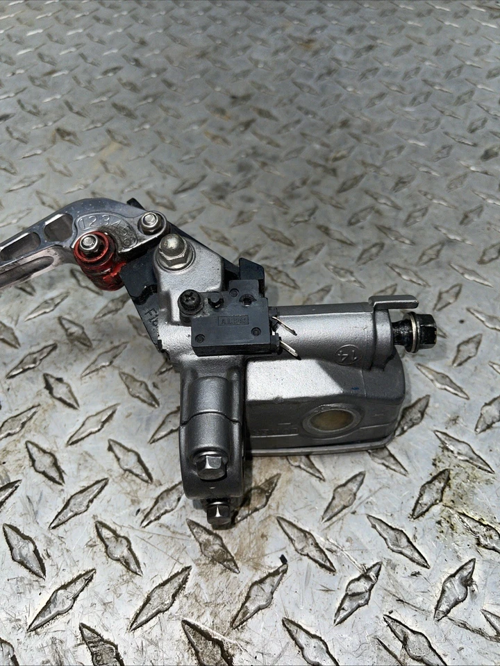 Honda Interceptor 800 VFR800 2003-2009 cilindro maestro freno delantero derecho Foto 4 de 4