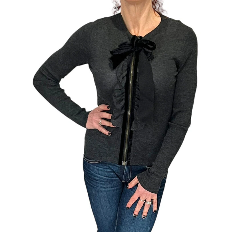 Lanvin River 2003 灰色羊毛丝绸荷叶边拉链前天鹅绒蝴蝶结开衫毛衣 S — 第 3/4 张图片